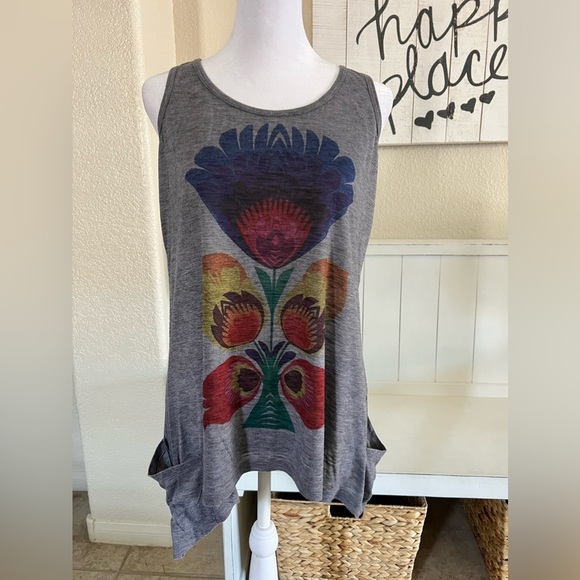 Flower Tank with Pockets - Picture 2 of 5